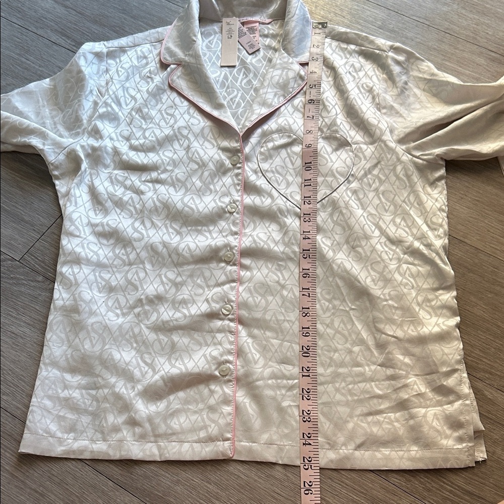 NWT Victoria’s Secret Cream and Pink Signature Pajama Set - Picture 7 of 13